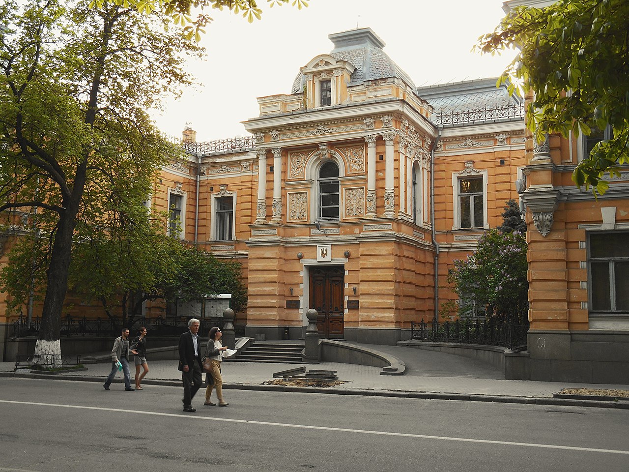 З'явилися фото історичної будівлі в центрі Києва, яку вчора пошкодила Росія