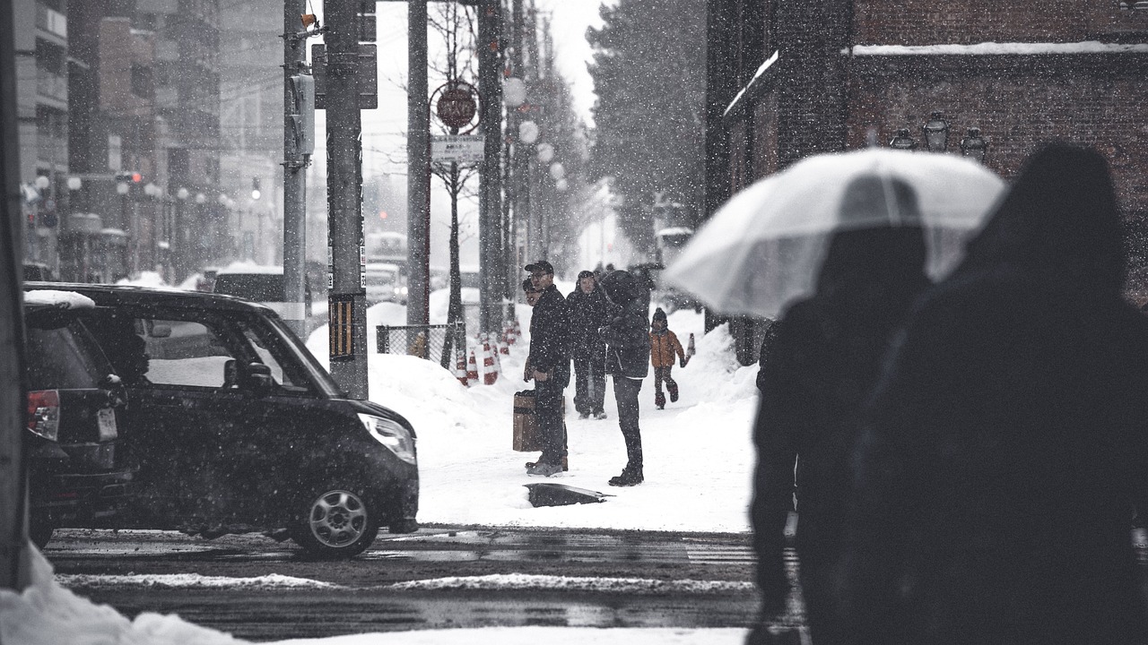 Сніг, ожеледиця та до -10°C: синоптики дали прогноз на останній день тижня