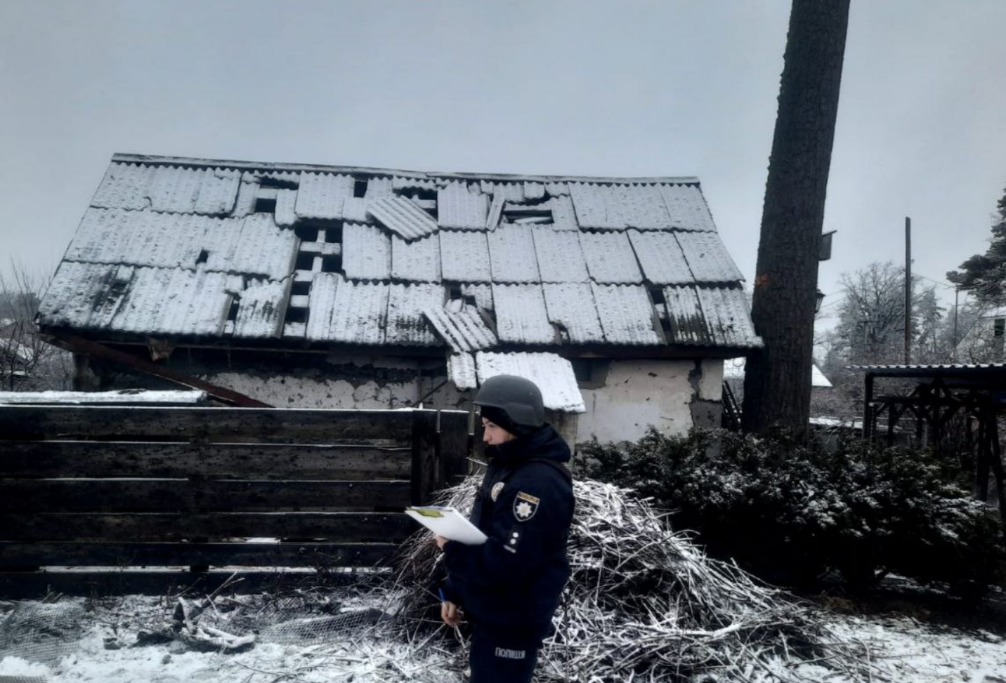 З'явились фото наслідків нічної атаки на Київщину