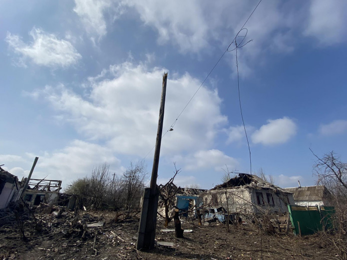 Енергетики розповіли, скільком тисячам родин у двох східних областях повернули світло за вихідні