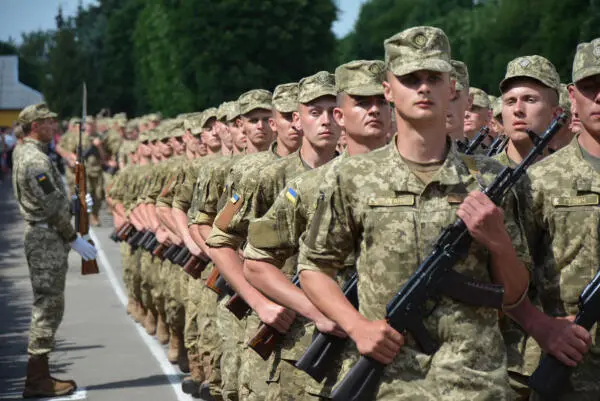 Чи обговорювала Україна з адміністрацією Трампа зменшення мобілізаційного віку: відповідь МЗС