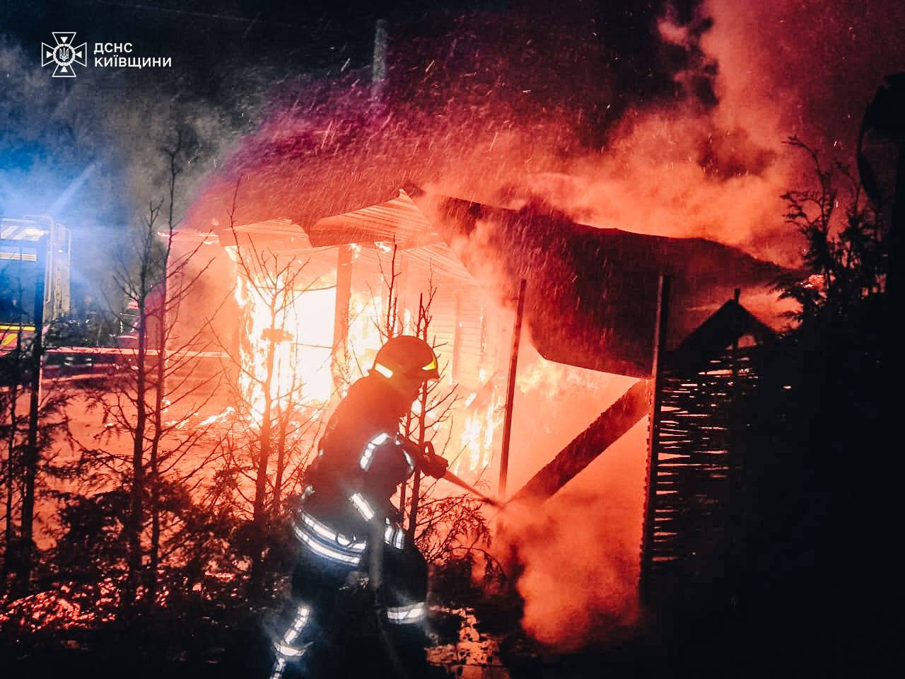 На Київщині у новорічну ніч живцем згоріли двоє людей