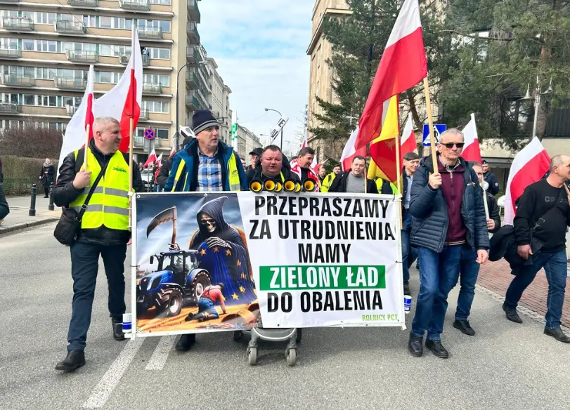 У Варшаві пройде масова фермерська акція протесту проти імпорту з України: подробиці