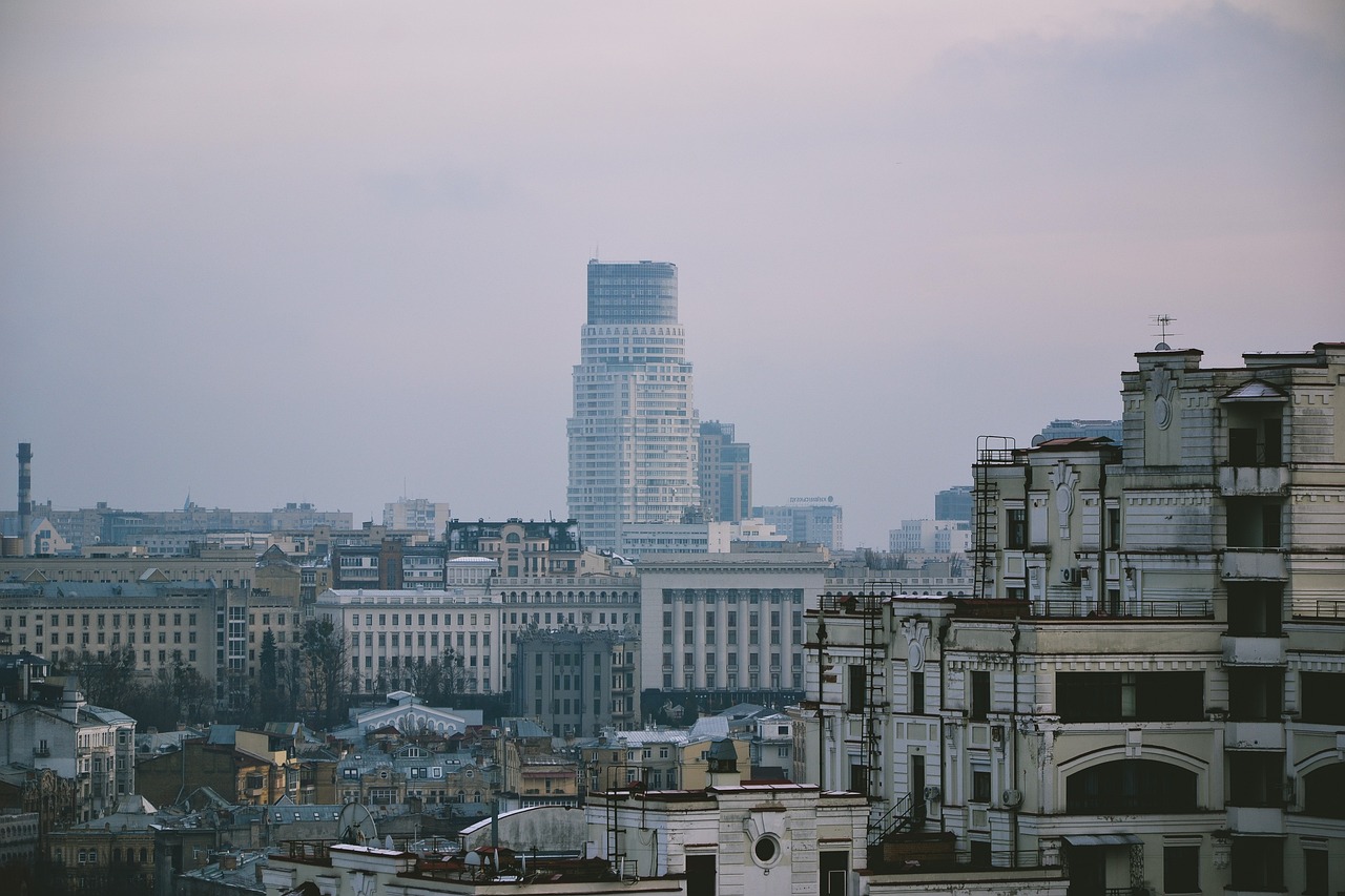 Тепло, як наприкінці березня: у Києві знову зафіксували температурні рекорди 