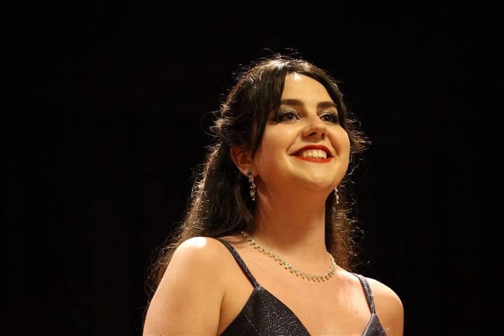 Чому горло втомлюється під час співу? Типові помилки початківців. Професійний погляд оперної співачки Юлії Пінчук