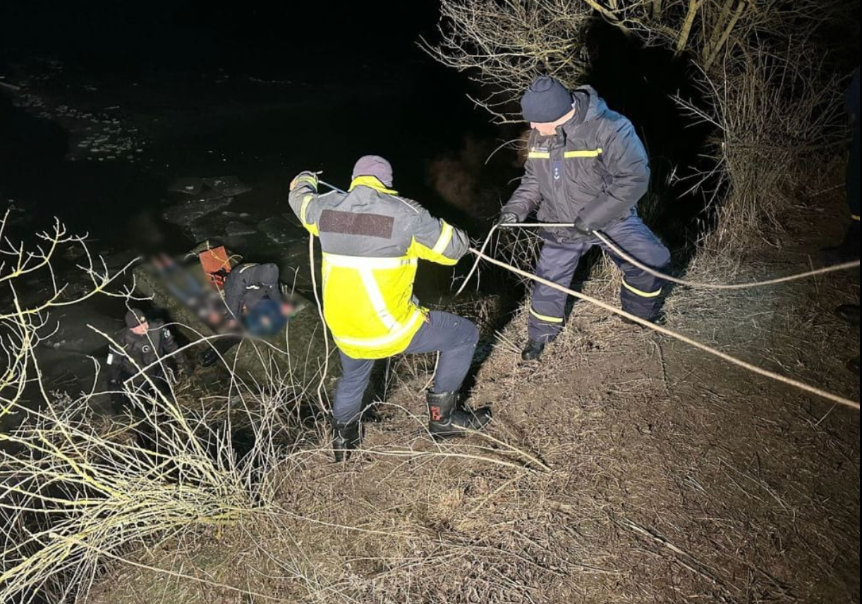 Трагедія на Херсонщині: четверо дітей провалились під лід річки Інгулець (фото)