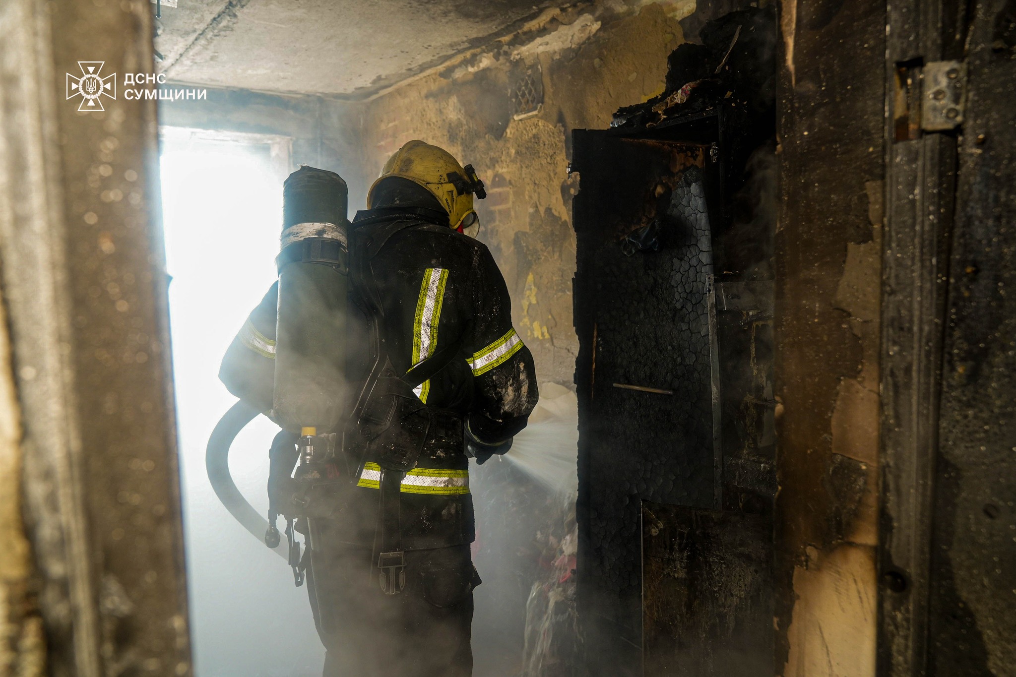 У Сумах під час пожежі загинуло немовля: фото з місця трагедії