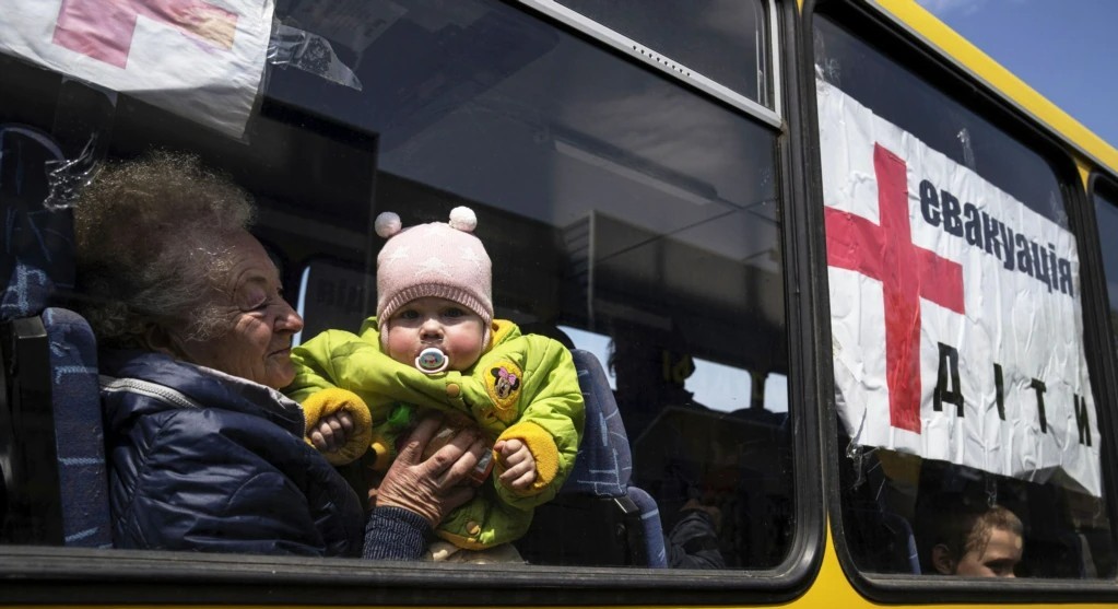 На Донеччині проводять примусову евакуацію дітей із 12 населених пунктів: деталі