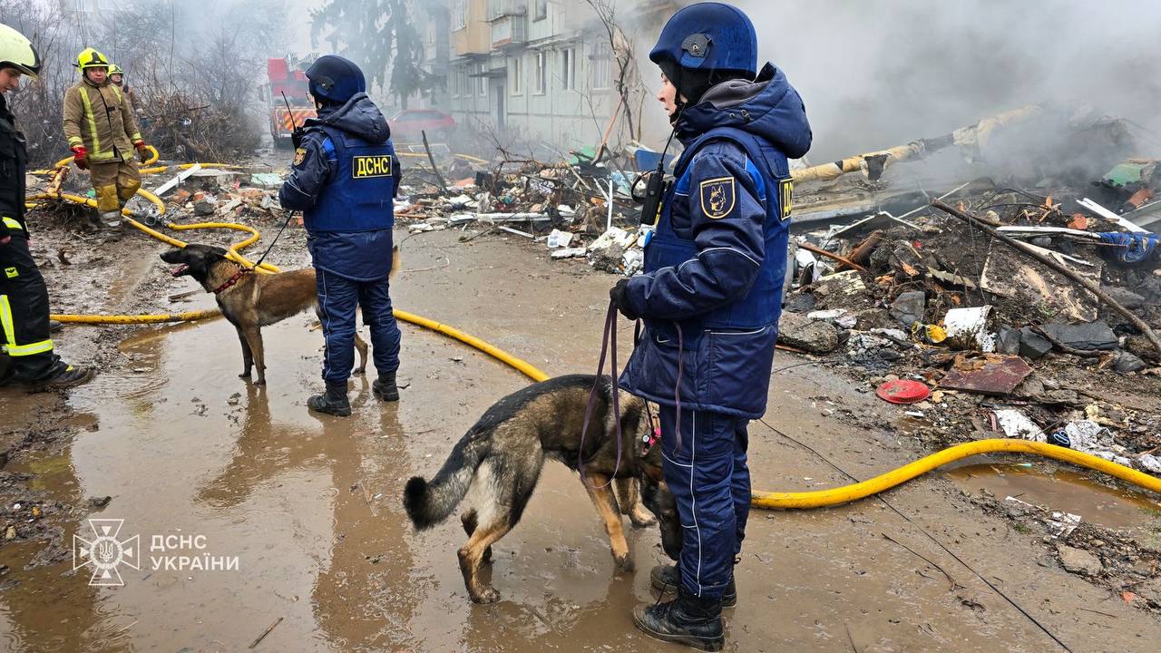 Загинули син, онучка та невістка: у Полтаві військовий пенсіонер втратив свою родину через обстріл (відео)