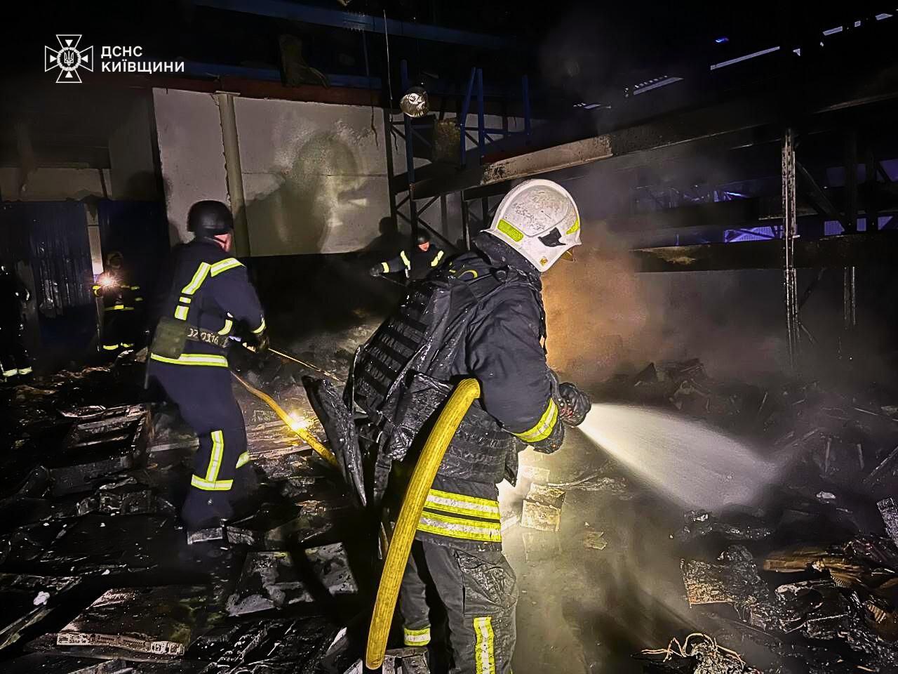 Одна з областей вночі серйозно постраждала через атаку дронів, є травмовані: фото наслідків