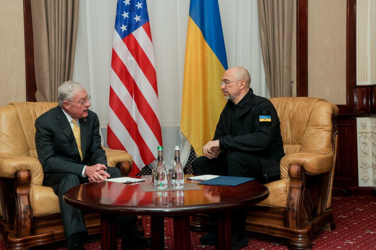 Працює на воєнних рейках: Шмигаль розповів Келлогу, як агресія РФ впливає на економіку України