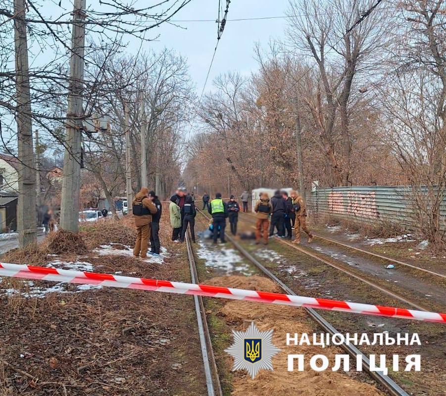 У Подільському районі Києва виявили тіло чоловіка: правоохоронці розшукують вбивцю (фото)