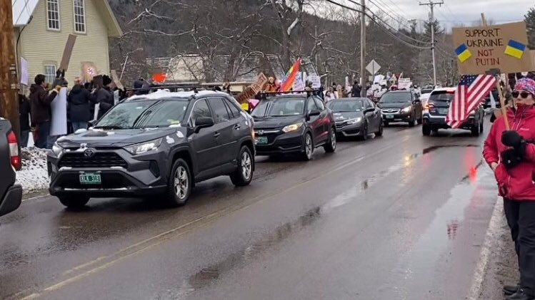 Ді Венса зустріли протестами на курорті після сварки із Зеленським (фото, відео)