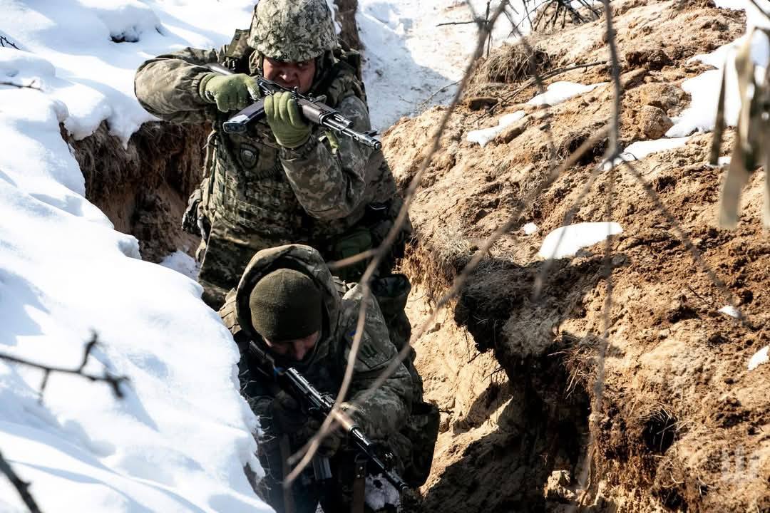 У суботу на фронті вже відбулось понад 100 бойових зіткнень: де захисникам найважче