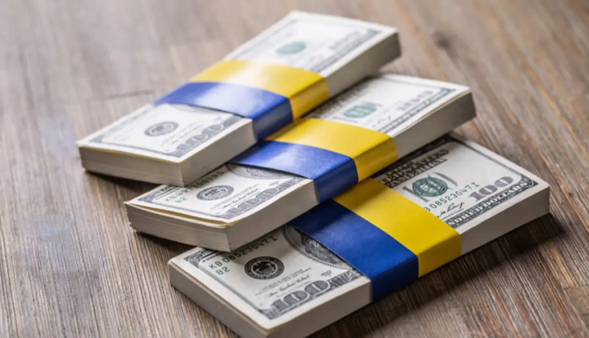 Долар подешевшав до мінімуму з жовтня минулого року: скільки коштуватиме валюта після вихідних