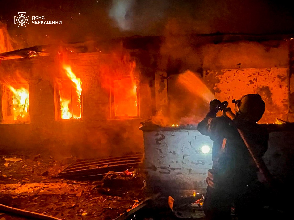 На Черкащині під час пожежі у будинку чадним газом отруїлися двоє дітей 