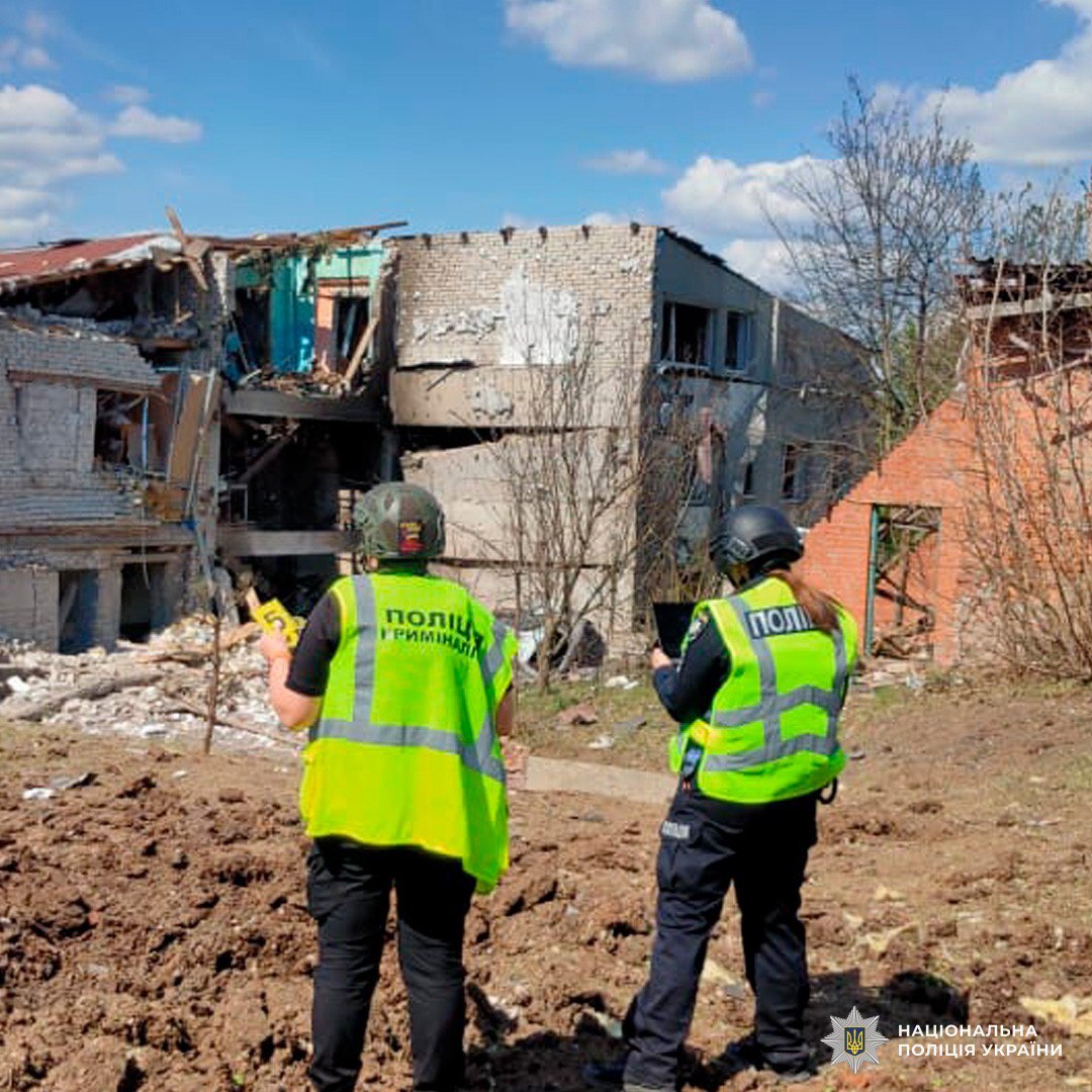 Рашисти вгатили дронами по Південному на Харківщині: постраждали дев’ятеро людей (фото)