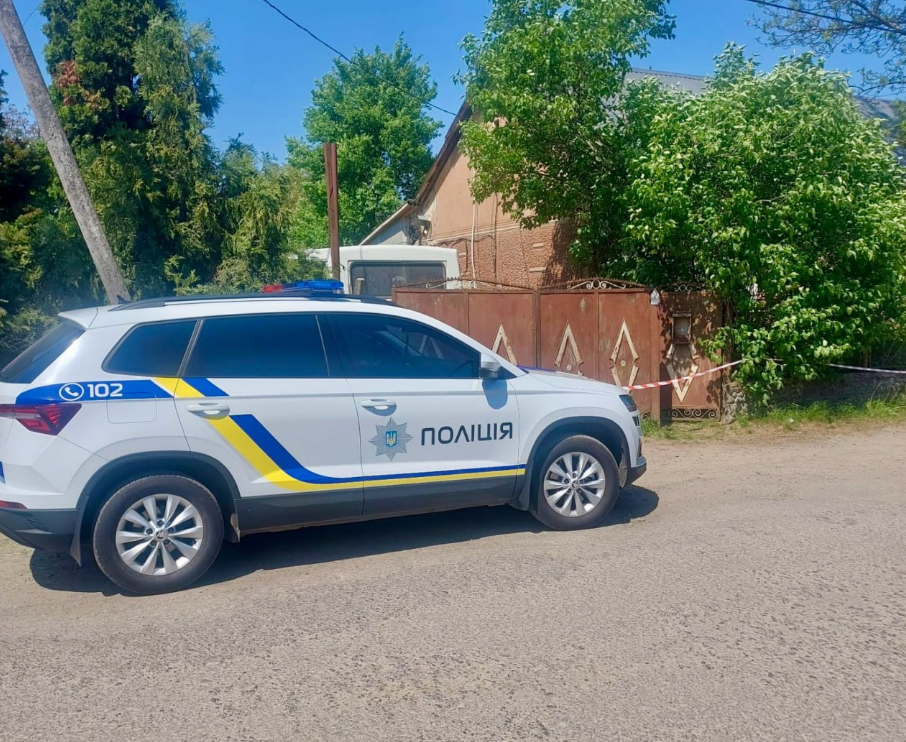 Внаслідок вибуху гранати на Закарпатті загинув чоловік, ще один — поранений (фото)