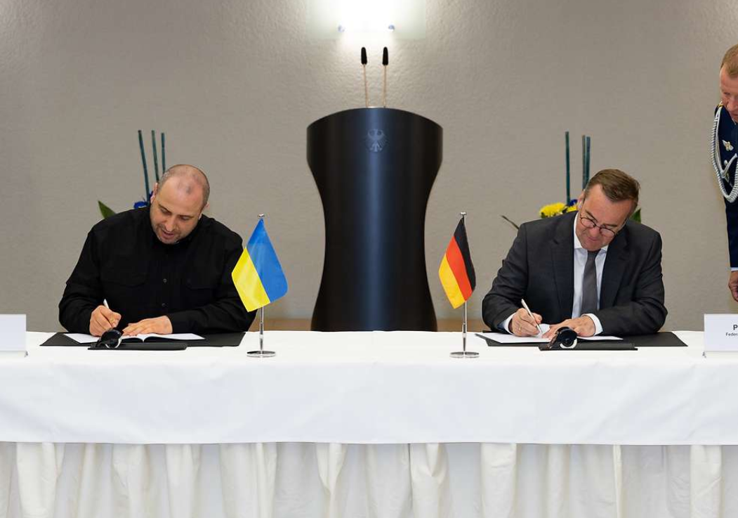 Україна та Німеччина підписали угоду про фінансування далекобійної зброї і не тільки