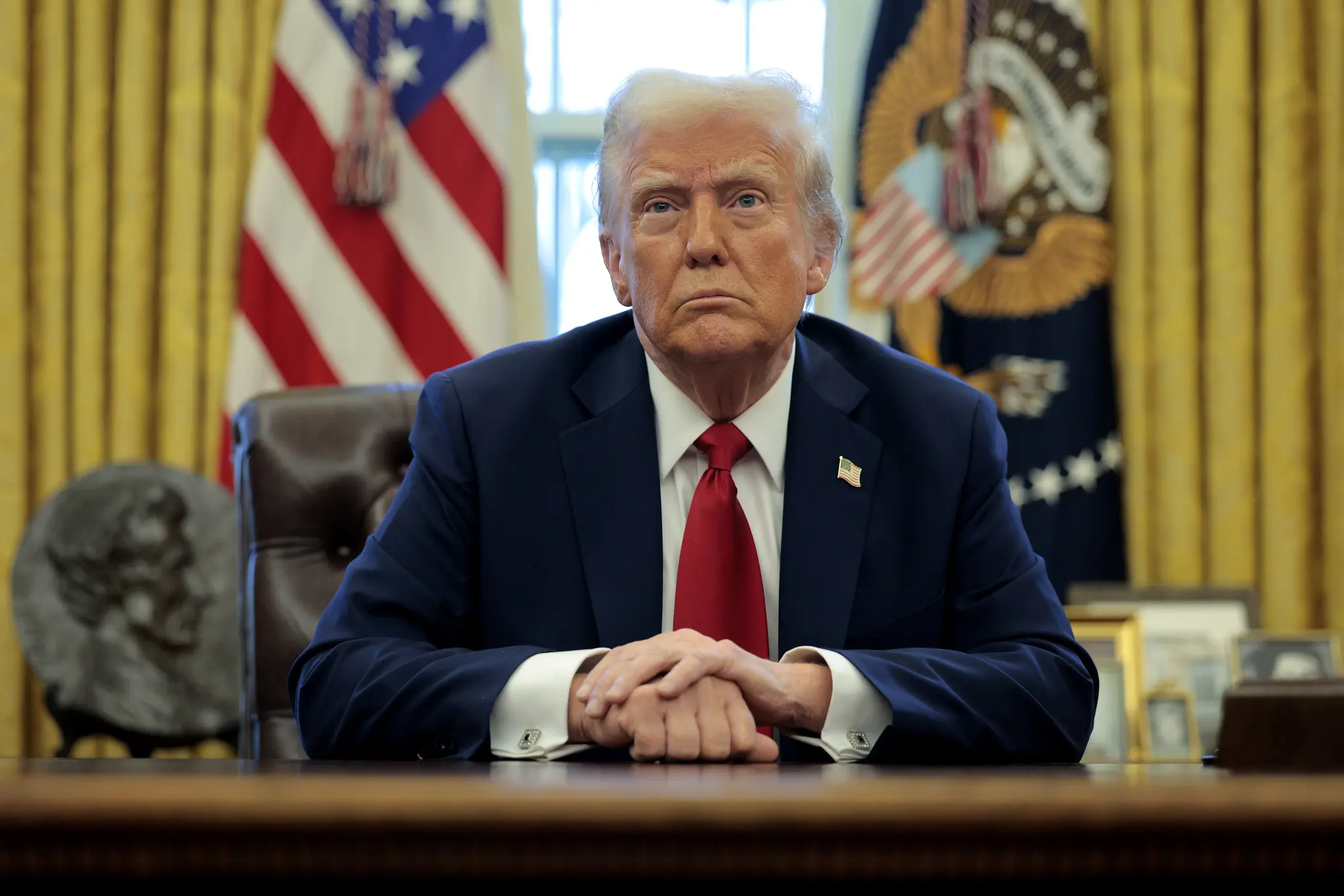 Католики обурені світлиною Трампа в образі Папи Римського, — BBC