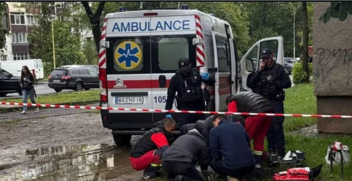 В Ужгороді студент вистрибнув з шостого поверху гуртожитку: деталі