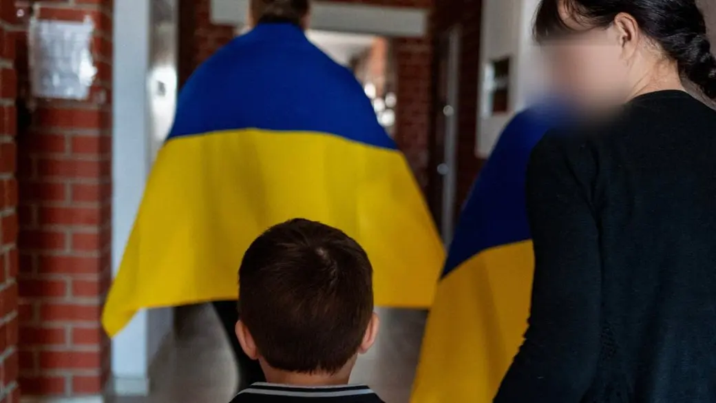 Закривали у підвалі та змушували співати гімн РФ: Україна повернула з окупації ще дев'ятьох дітей