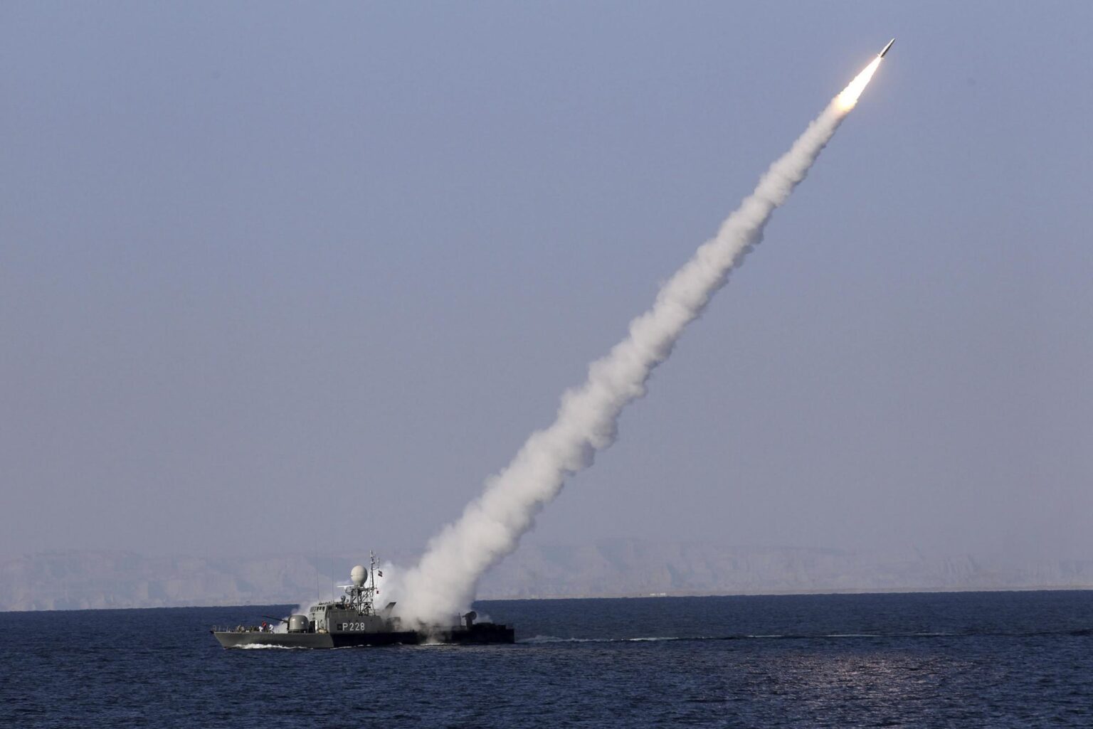 Напоготові десятки Калібрів: росіяни вивели у Чорне море ракетоносії