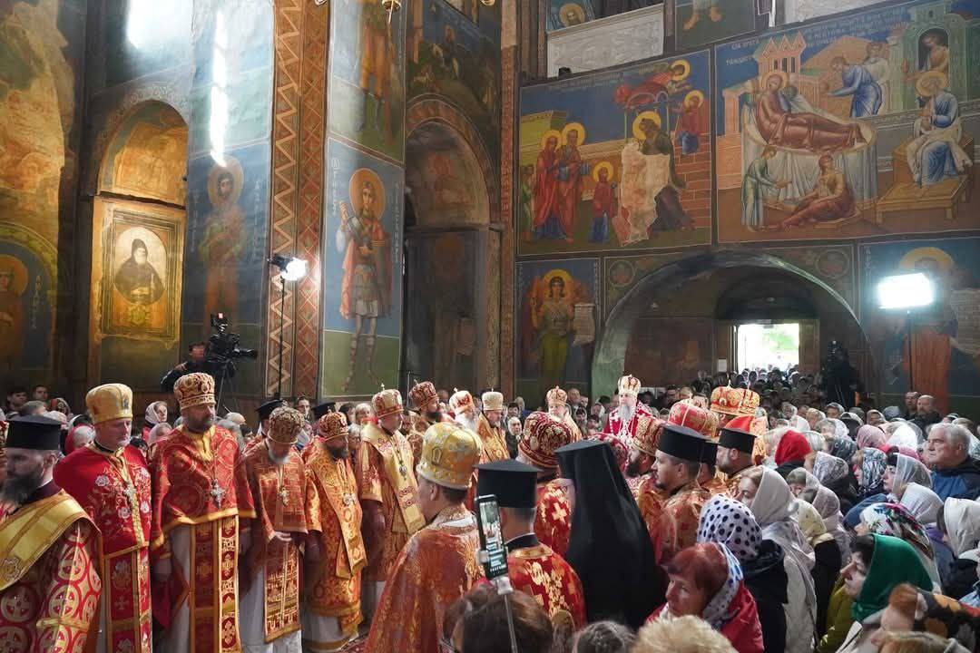 У старовинну Кирилівську церкву в Києві повернули богослужіння українською мовою (фото)