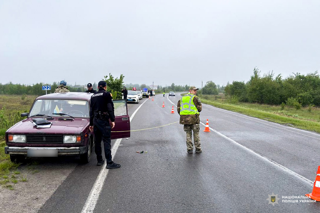 Погрожував поліції і підірвав боєприпас: на Рівненщині затримали п'яного водія ВАЗ (фото)