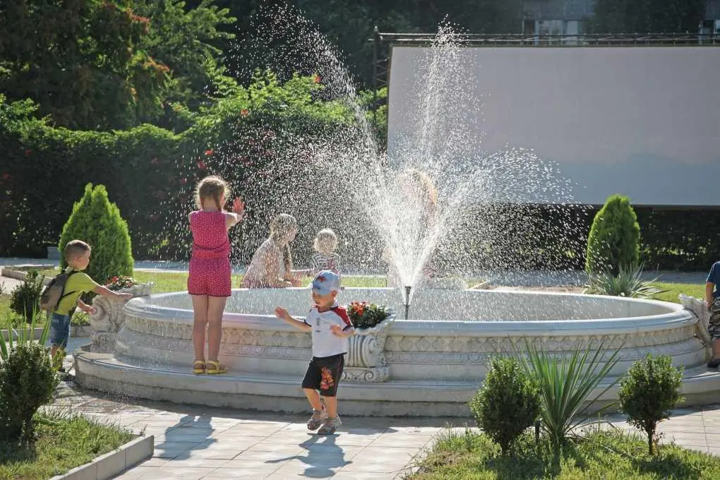 Літо не за горами: синоптик розповіла, коли очікувати потепління