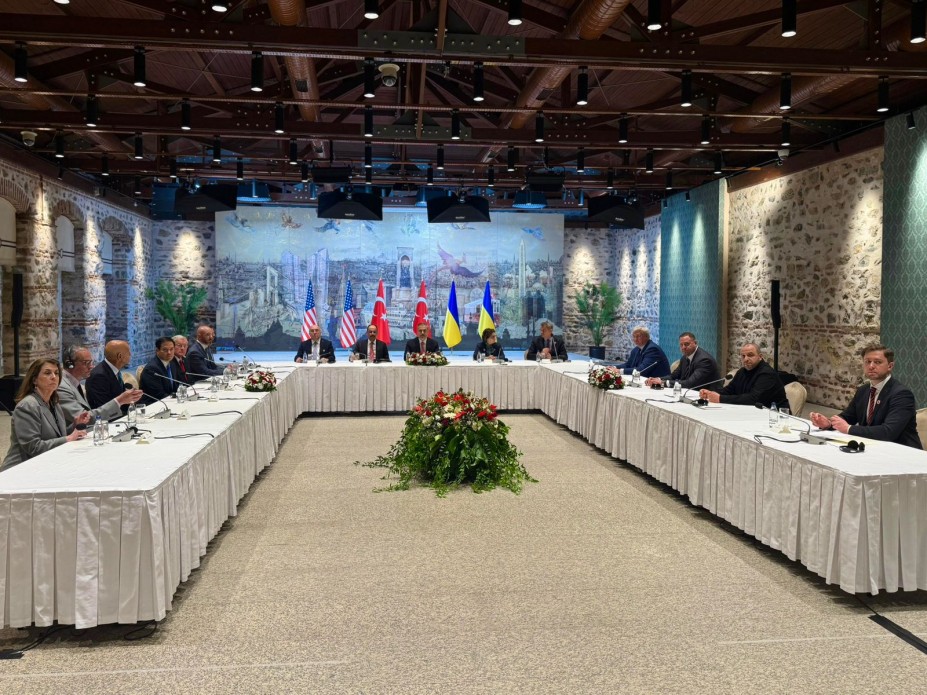 Зустріч України та Росії у Стамбулі завершилась: ЗМІ назвали вимоги Москви