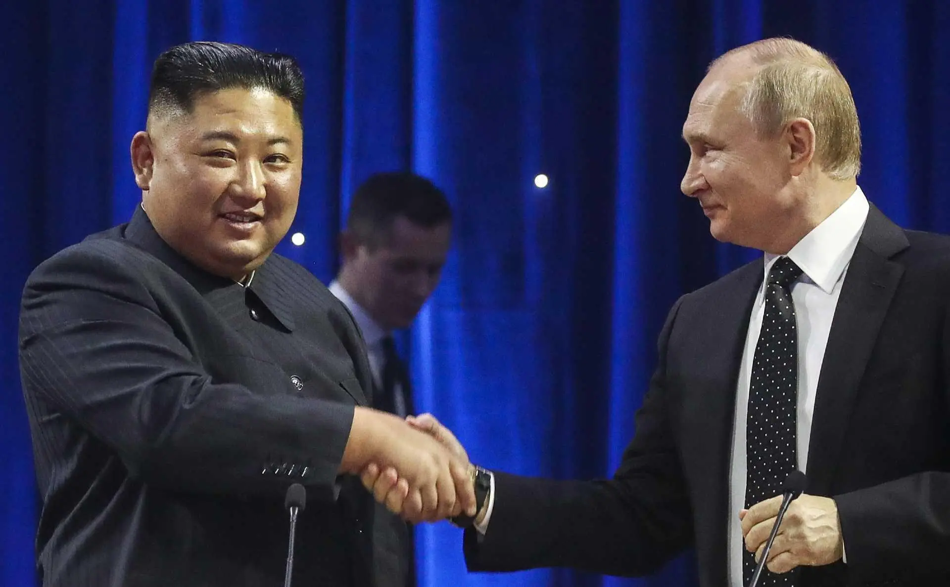 Скільки зброї Кім Чен Ин передав Путіну для війни в Україні: дані Південної Кореї