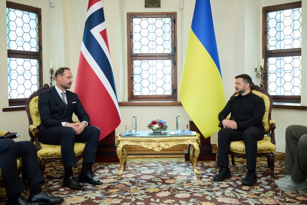 Зеленський у Києві зустрівся з кронпринцом Норвегії, який вперше приїхав до України: деталі перемовин