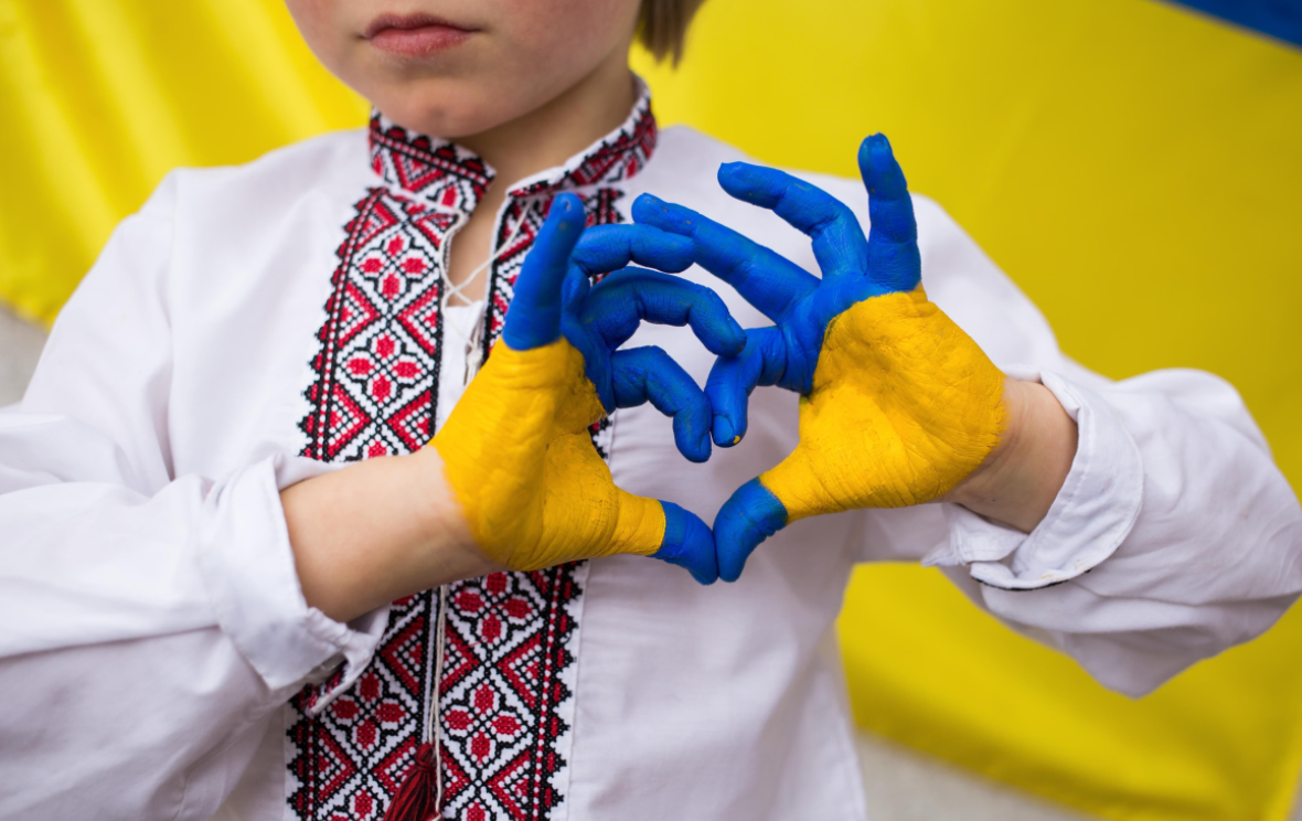 Сьогодні — День вишиванки: історія, традиції та цікаві факти про національний одяг українців