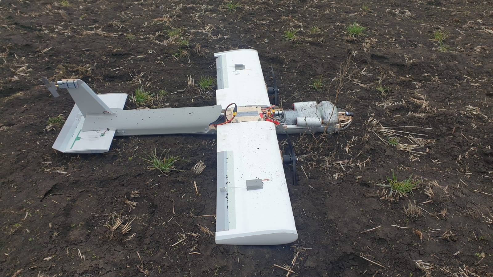 Росіяни вдарили дроном Молнія по блокпосту на Харківщині: постраждали поліцейські та військові