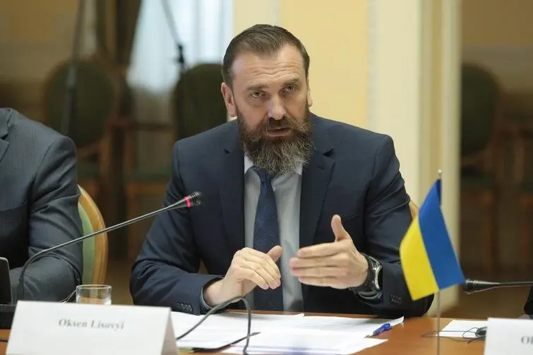 Виїзд старшокласників за кордон: Лісовий повідомив, чи тенденція набула масового характеру