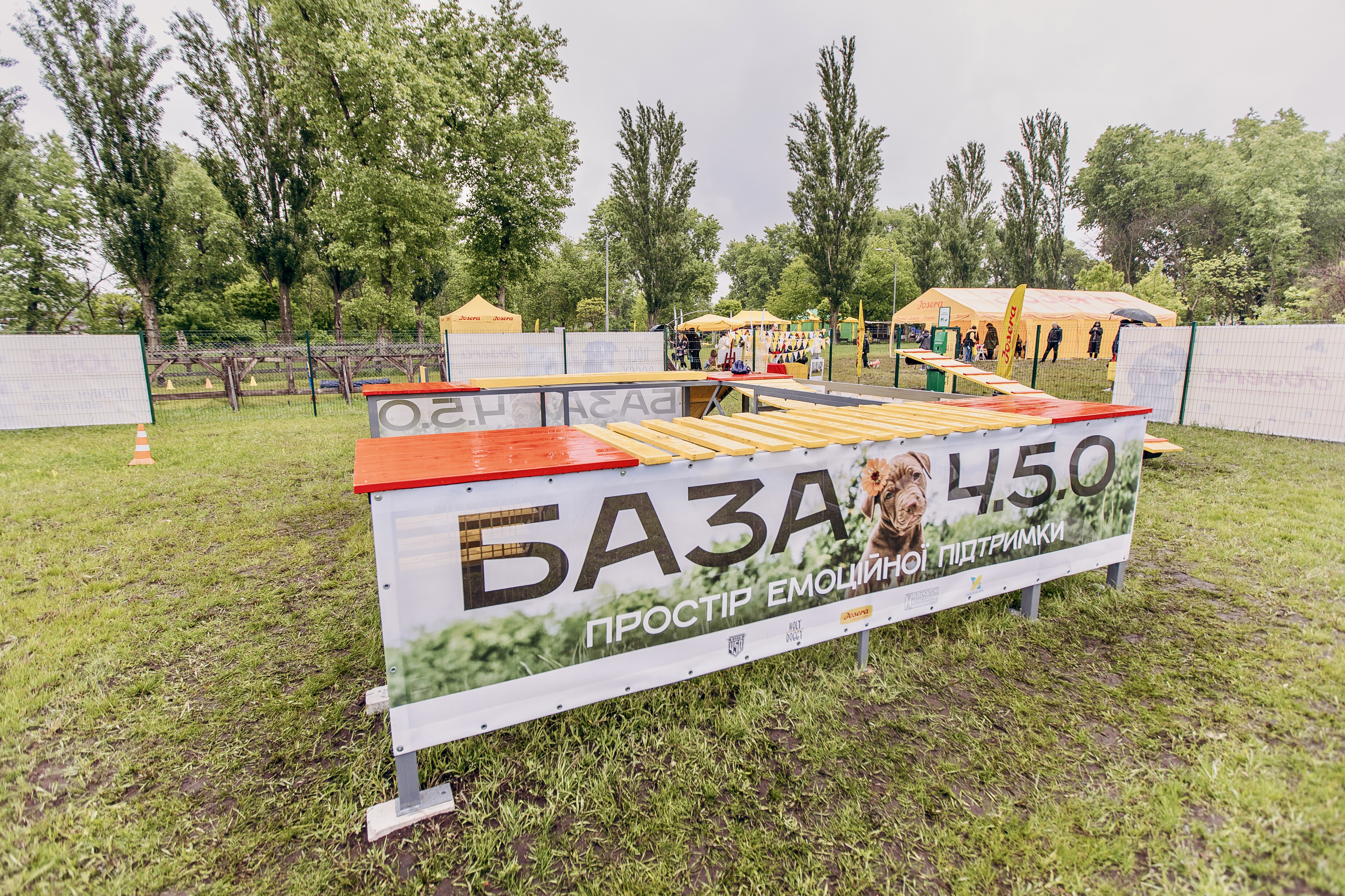 У Києві відкрили унікальний простір емоційної підтримки для людей та собак База 4.5.0