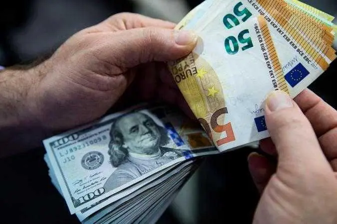 Валюта повзе вгору: яким буде курс долара та євро 27 травня