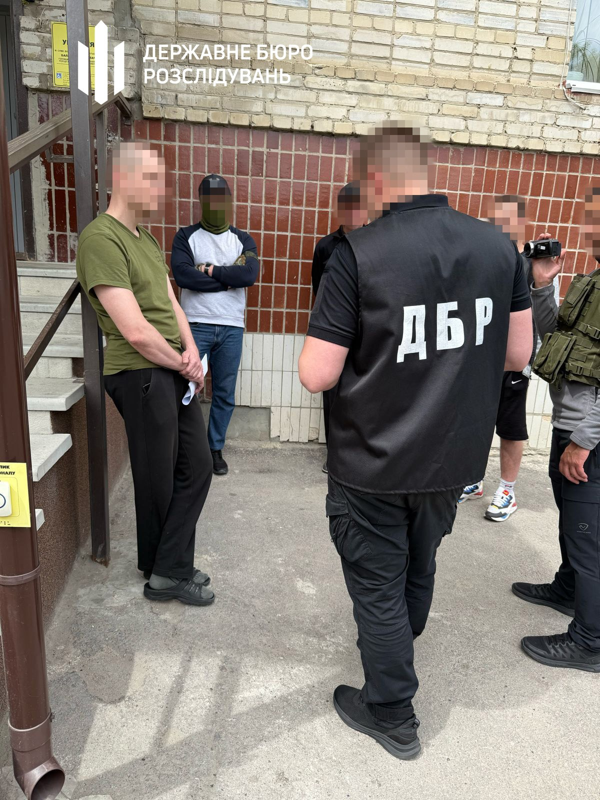 Отримав гроші у коробці з-під ліхтарика: ДБР взяло на гарячому прикордонника-хабарника