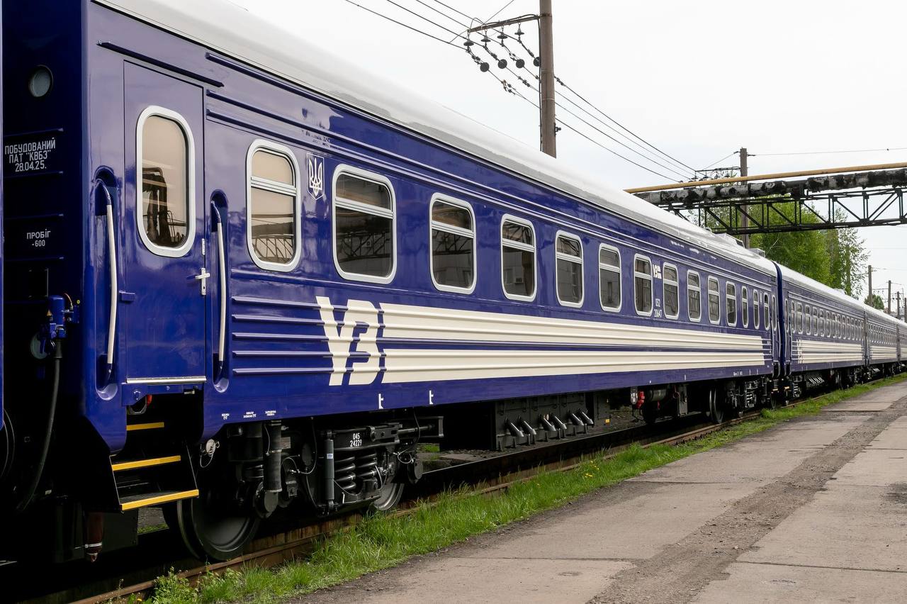 Укрзалізниця вперше з часів незалежності отримала нові плацкартні вагони: зʼявилися фото