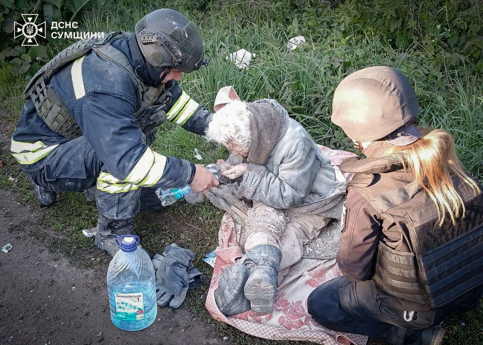 Рашисти зранку вгатили по одній з громад Сумщини: є жертва та руйнування (фото)