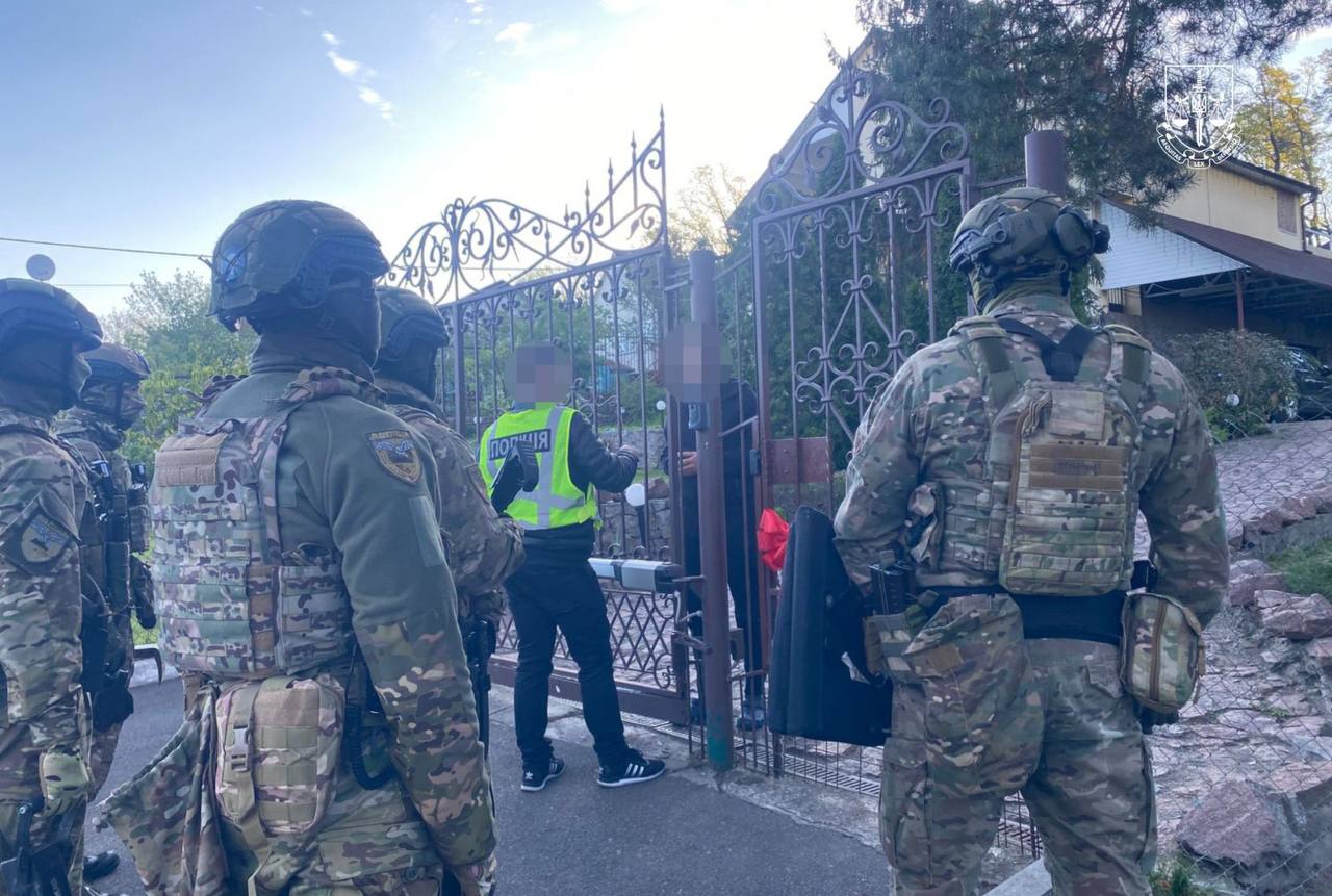 Вербували молодих жінок для сексуальної експлуатації: в Україні викрили 11 злочинців