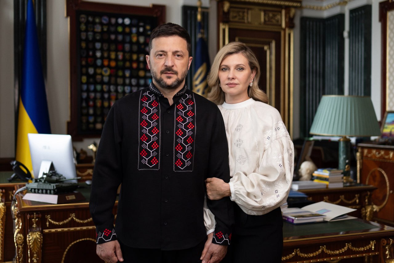 Звʼязок, який передається між поколіннями: Зеленський привітав українців з Днем вишиванки та Днем сім'ї