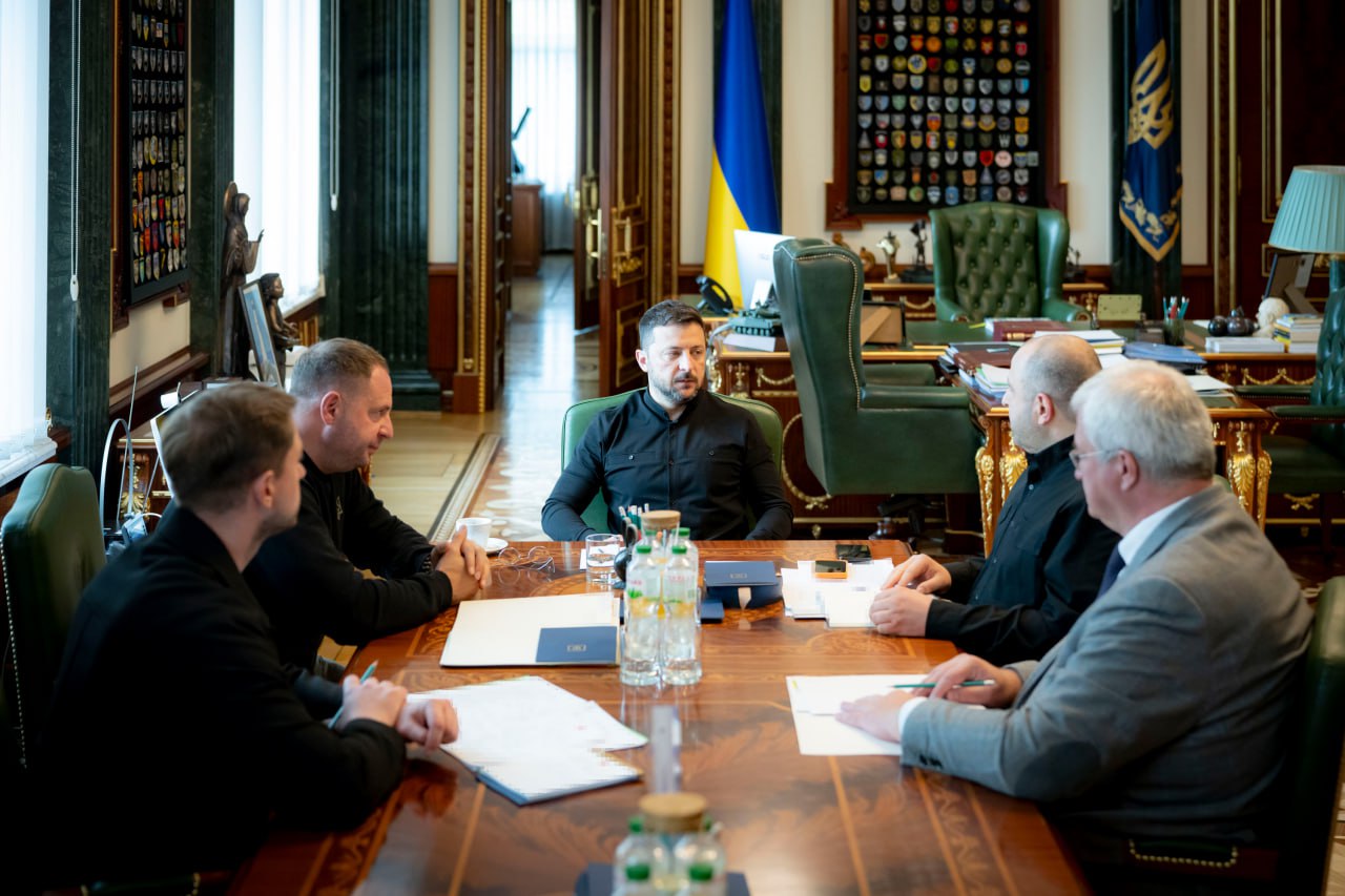 Зеленський провів нараду із Умєровим, Сибігою і Єрмаком: які рішення ухвалено
