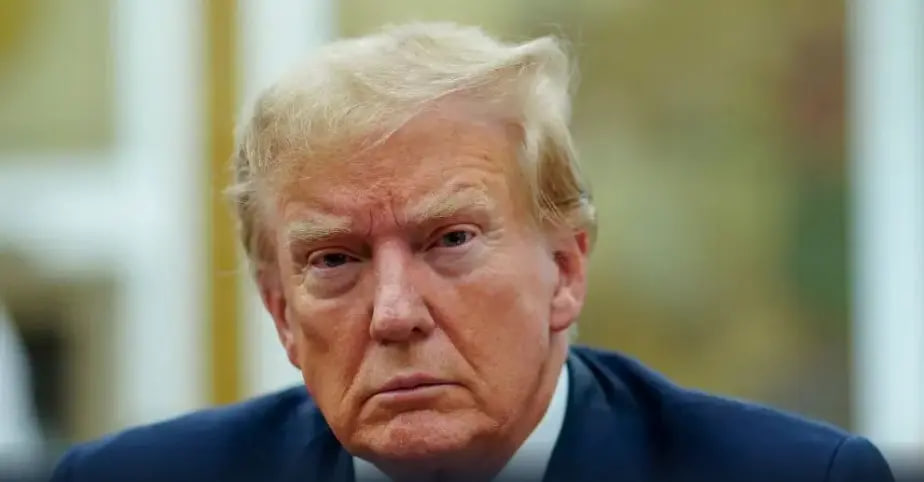 Трамп хоче депортувати до 200 тисяч українців зі США, — The Washington Post