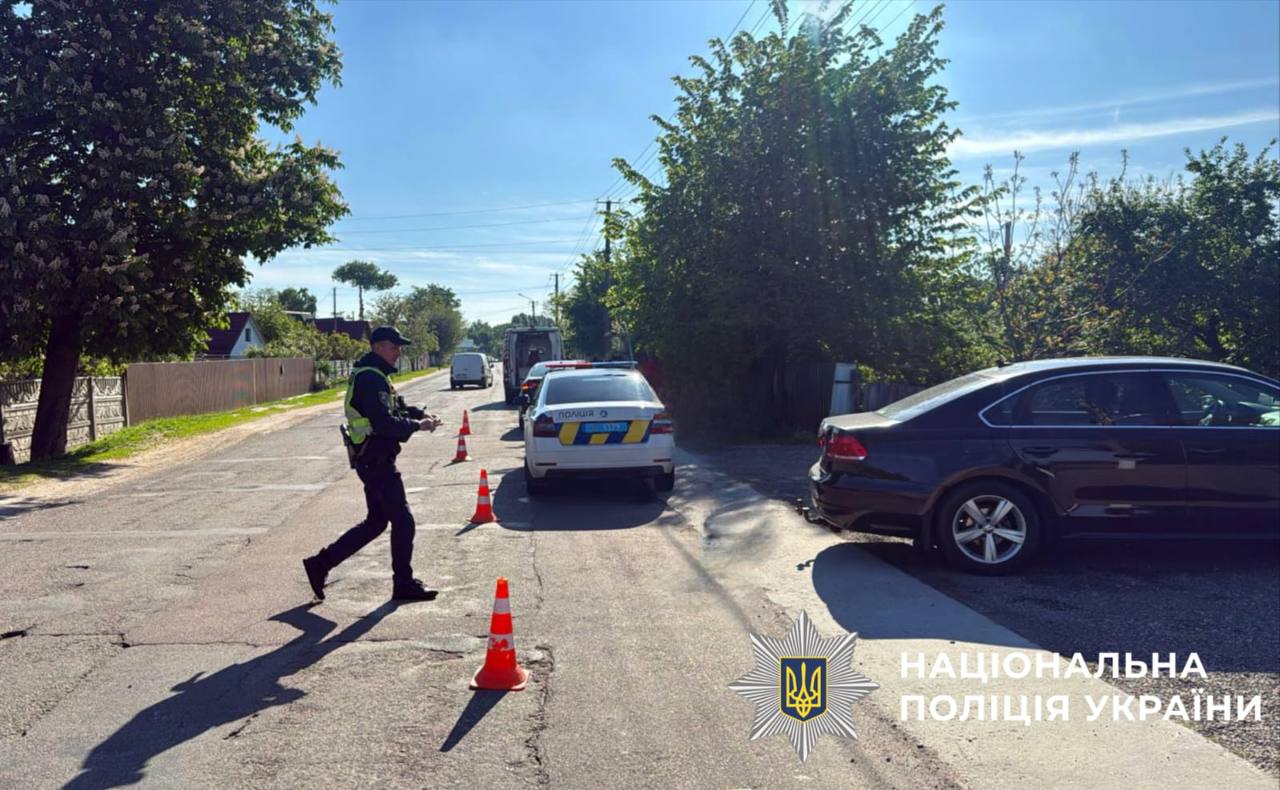 На Київщині водій легковика на смерть збив 10-річну дівчинку (фото)