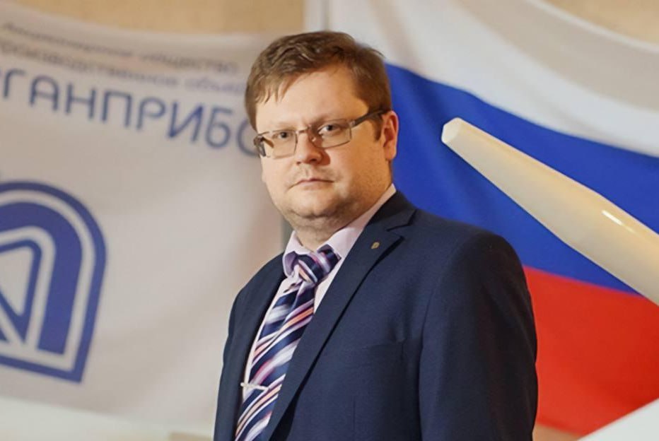 На керівника оборонного підприємства Росії напали з молотком у під’їзді: завдано декількох ударів у голову