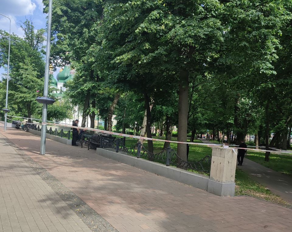 У Ніжині на Чернігівщині чоловік у парку підірвав гранату