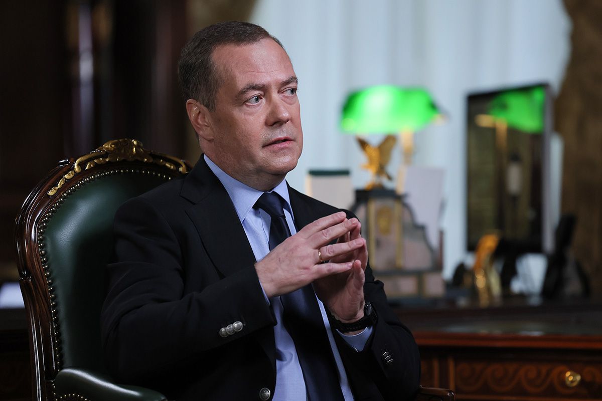 Медведєв розмріявся про буферну зону на всю Україну: скандальна заява російського політика