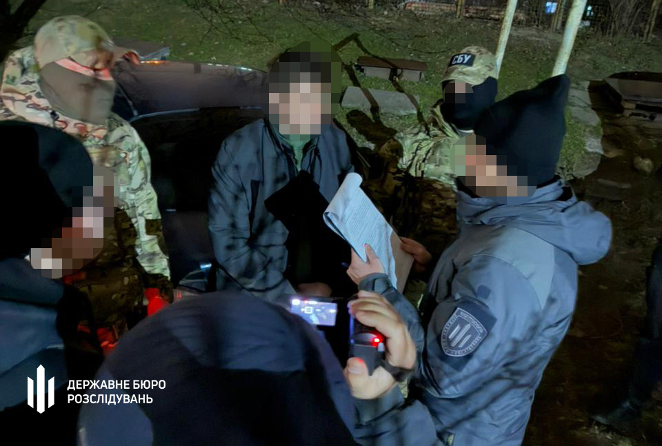 У Запоріжжі адвокат з дружиною влаштували сімейний бізнес на дезертирах